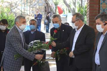 ادای احترام سرپرست و هیات رئیسه به شهدای گمنام دانشگاه